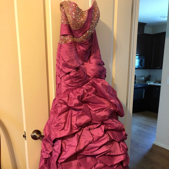 Prom/Ball/Elegant Dress - Picture 2 of 7